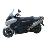 Coprigambe Termoscud R183X, un coprigambe impermeabile e termico. Su scooter. Di Tucano Urbano.